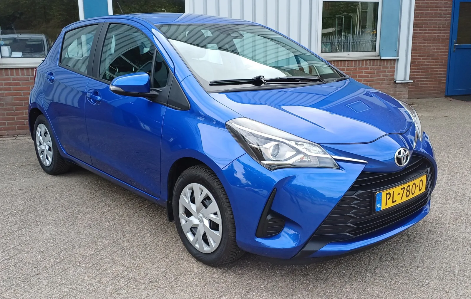 Toyota Yaris (2017) — foto 1