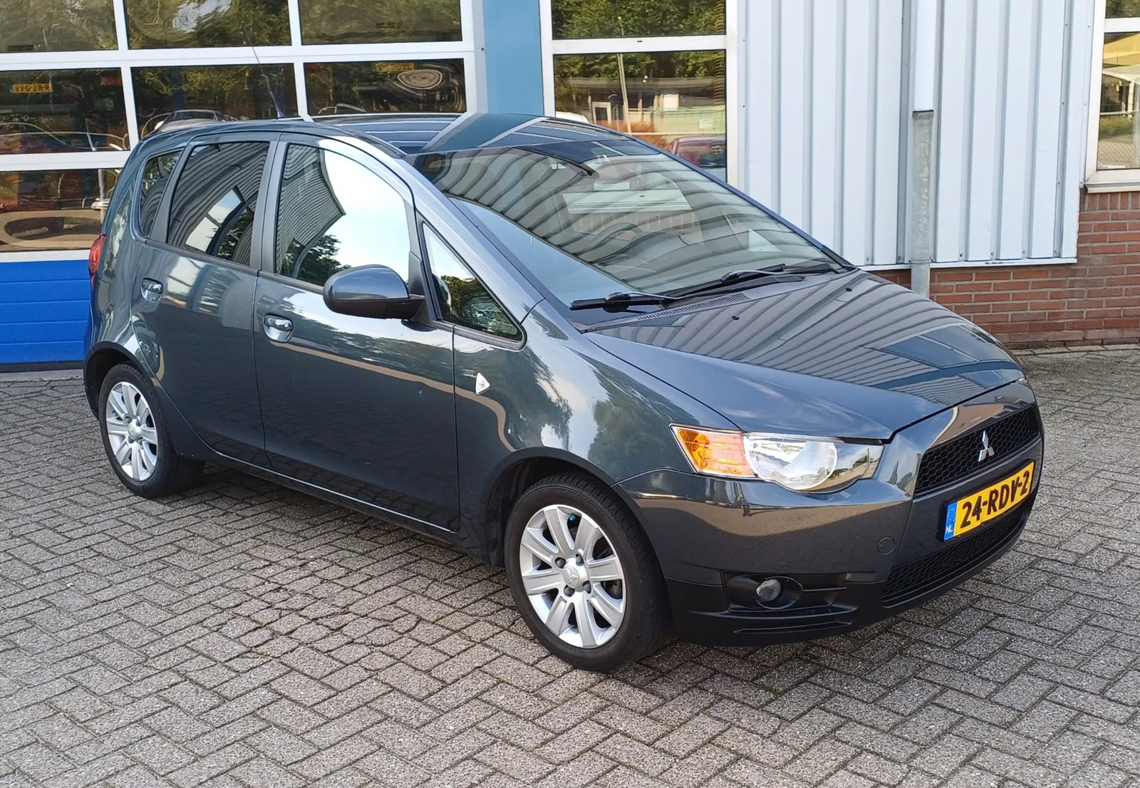 Mitsubishi Colt (2011) — foto 1
