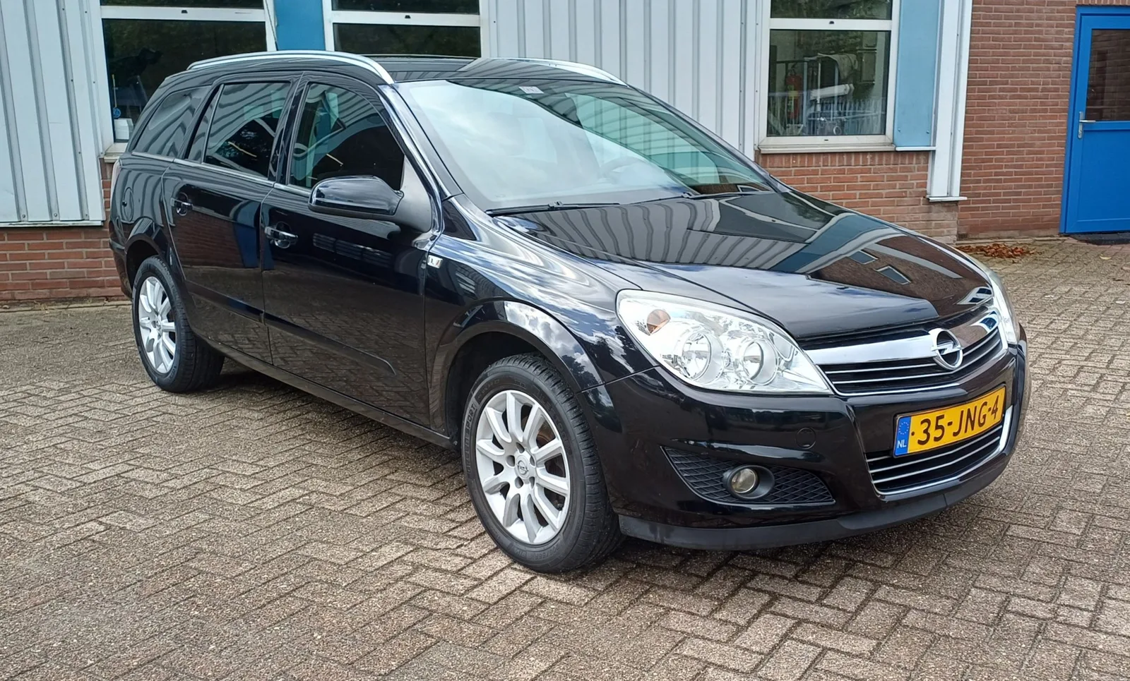 Opel Astra (2009) — foto 1