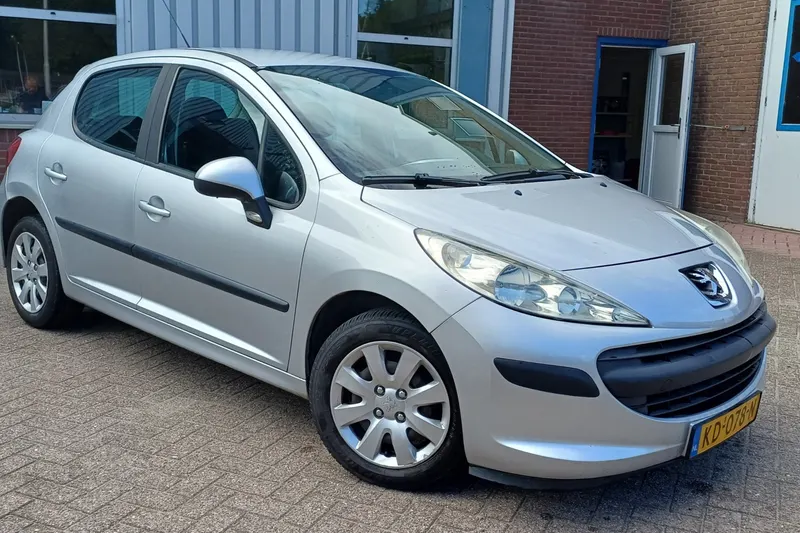 Peugeot 207 (2008)