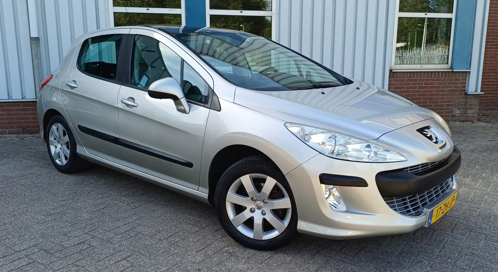 Peugeot 308 (2008) — foto 1