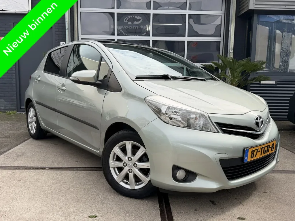Toyota Yaris (2012) — foto 1