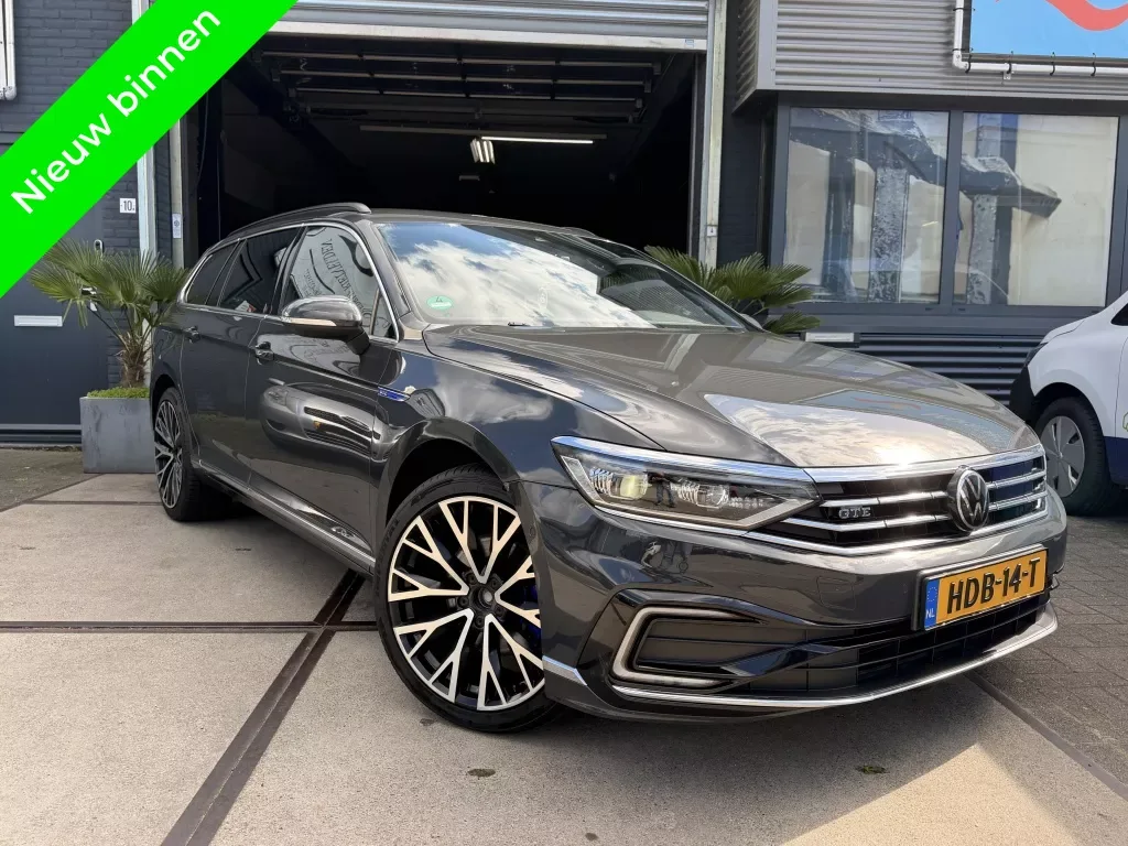 Volkswagen Passat (2021) — foto 1