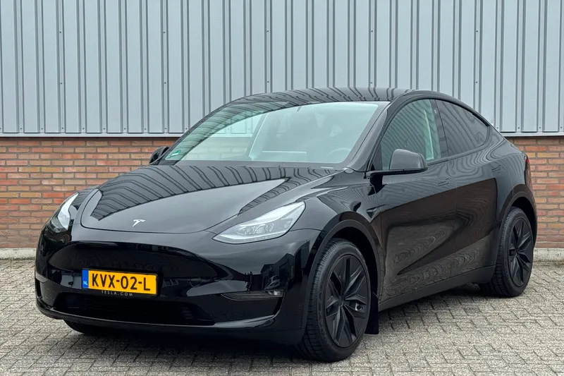 Tesla Model Y (2023)