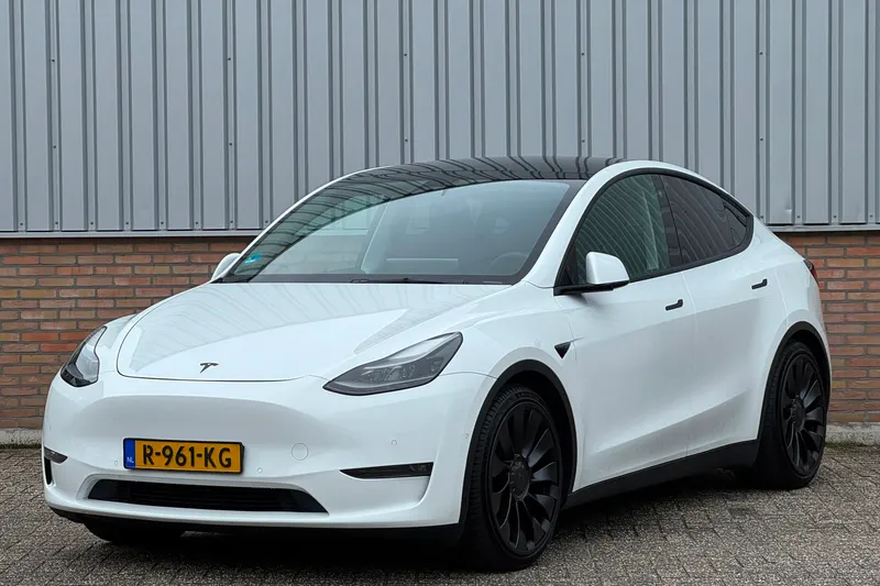 Tesla Model Y (2022)
