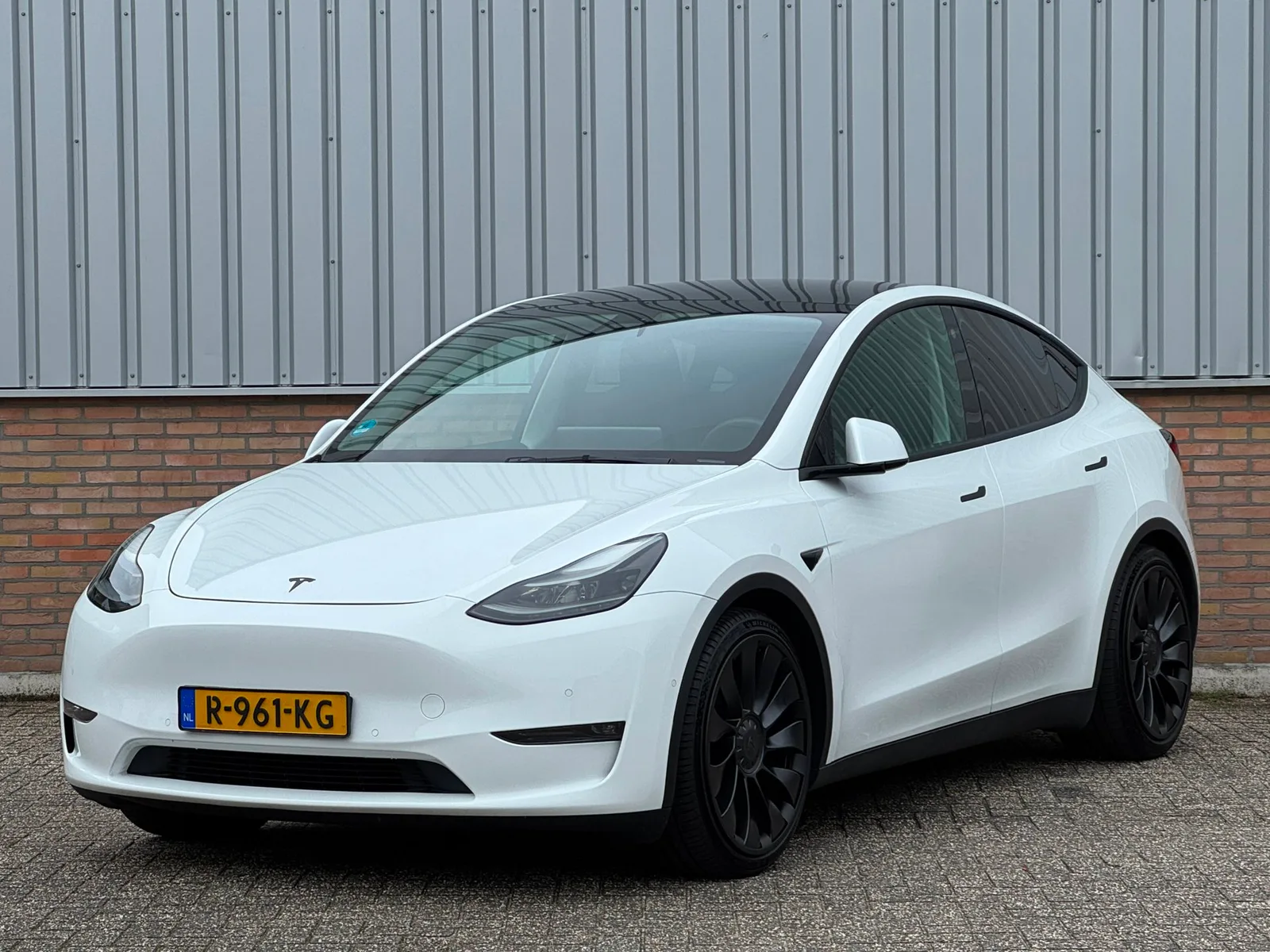 Tesla Model Y (2022) — foto 1