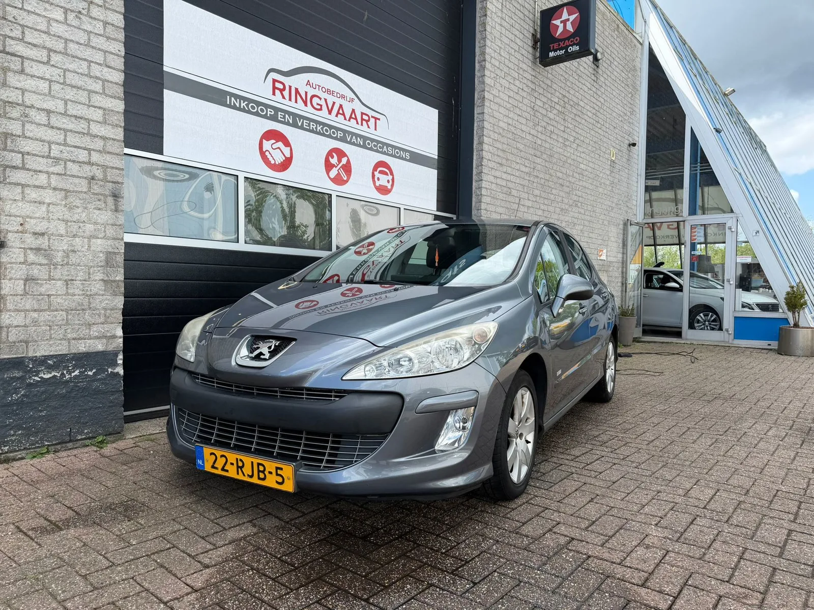 Peugeot 308 (2011) — foto 1