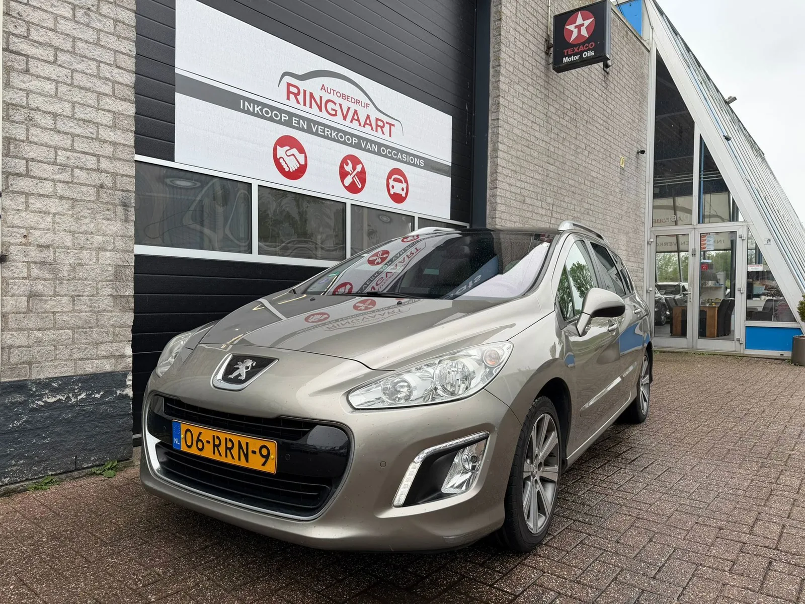 Peugeot 308 (2011) — foto 1