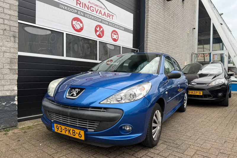 Peugeot 206+ (2011)