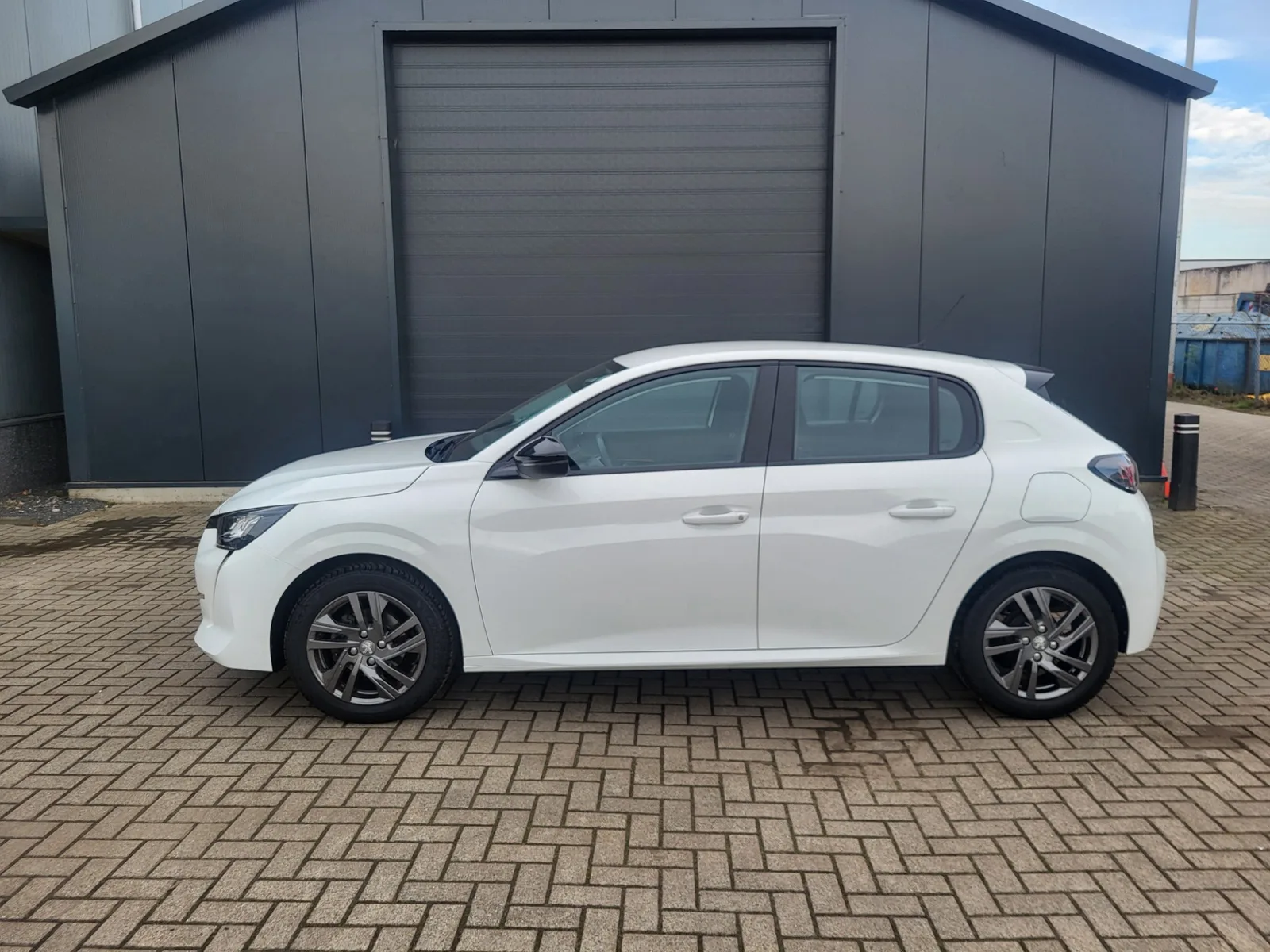 Peugeot 208 (2022) — foto 1