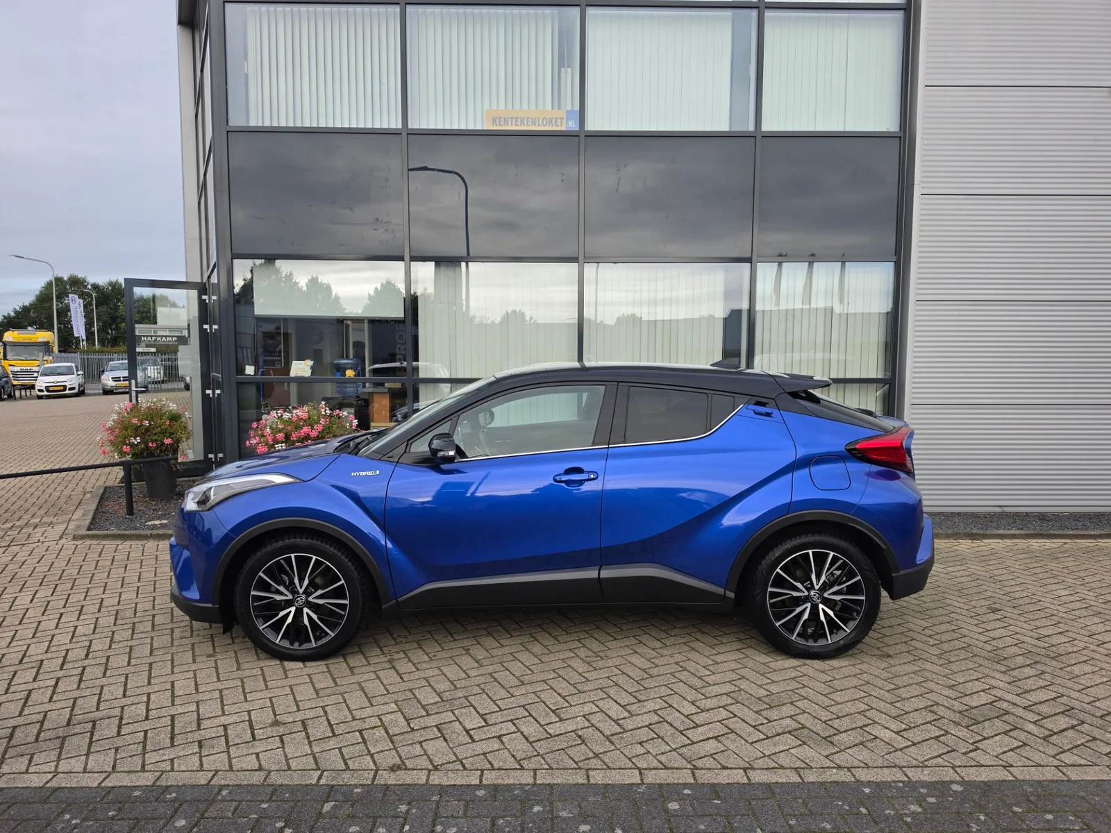 Toyota C-HR (2018) — foto 1