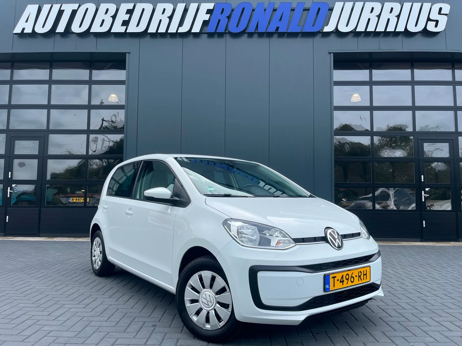 Volkswagen Up! (2023) — foto 1