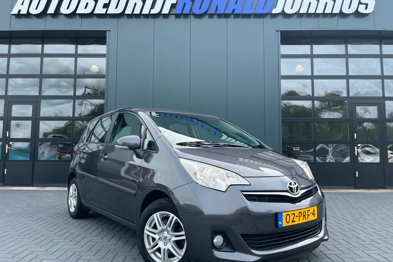 Toyota Verso-S (2011)