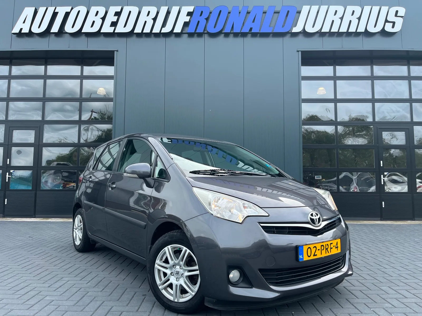 Toyota Verso-S (2011) — foto 1