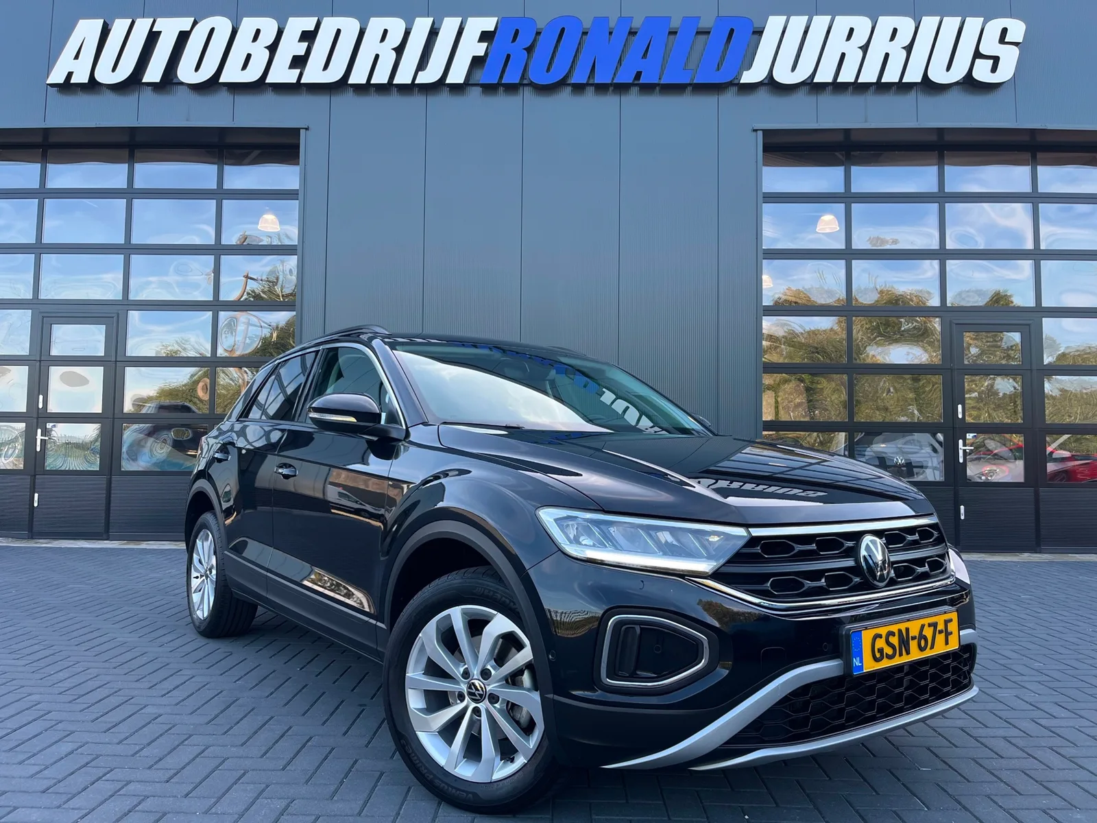 Volkswagen T-Roc (2024) — foto 1