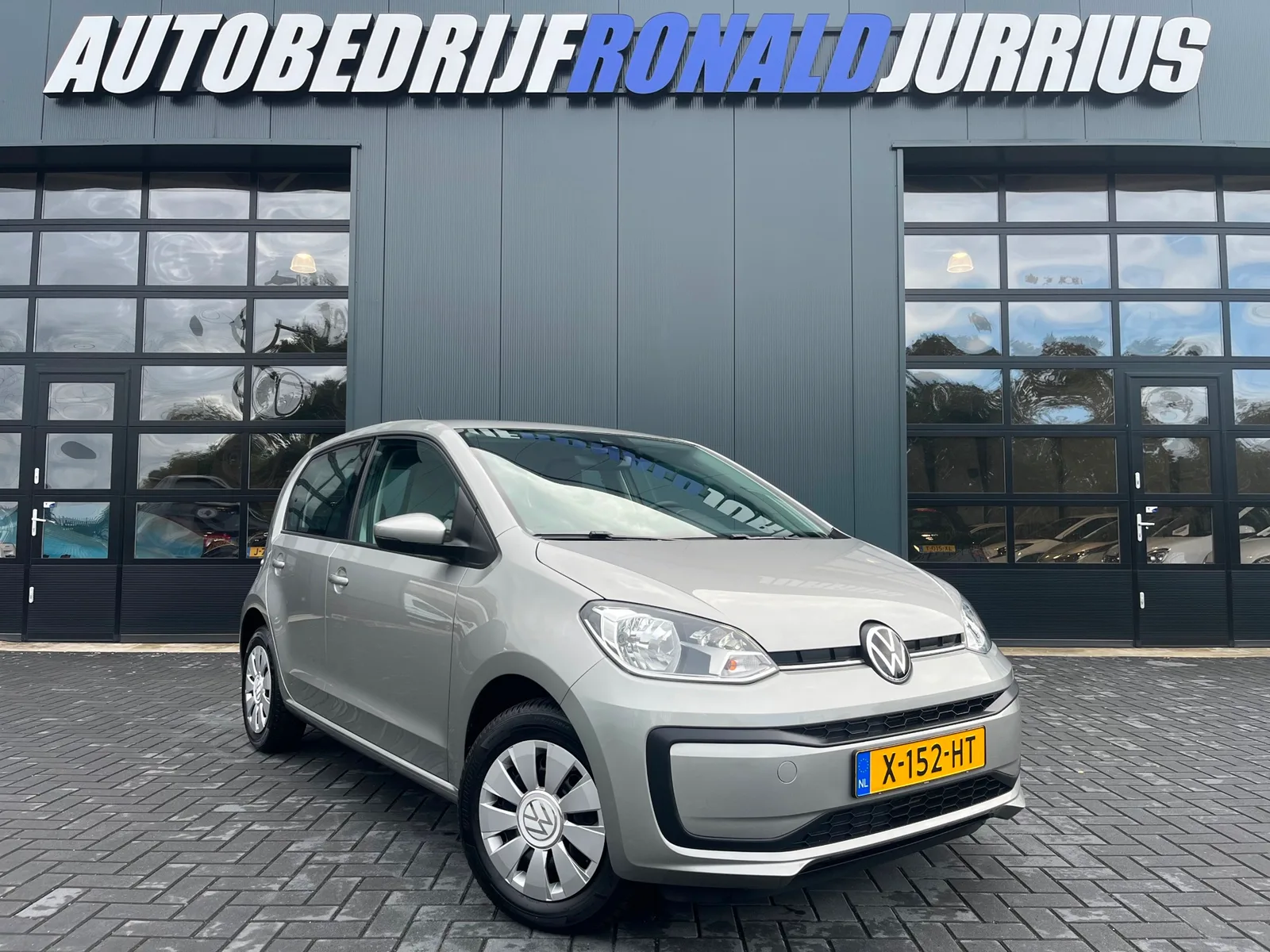 Volkswagen Up! (2023) — foto 1