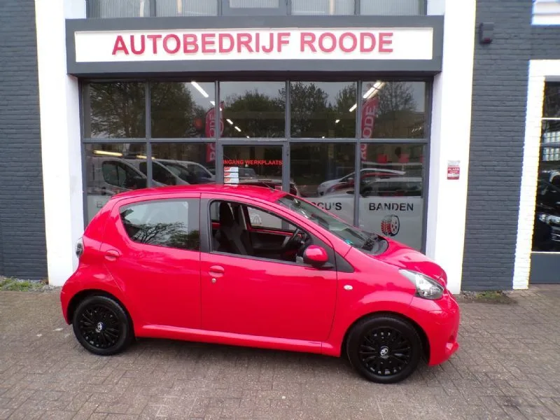 Toyota Aygo (2014) — foto 1