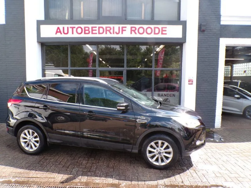 Ford Kuga (2016) — foto 1