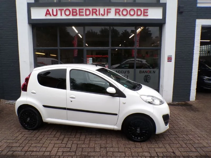 Peugeot 107 (2012) — foto 1