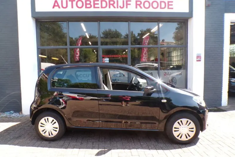 Volkswagen Up! (2016)