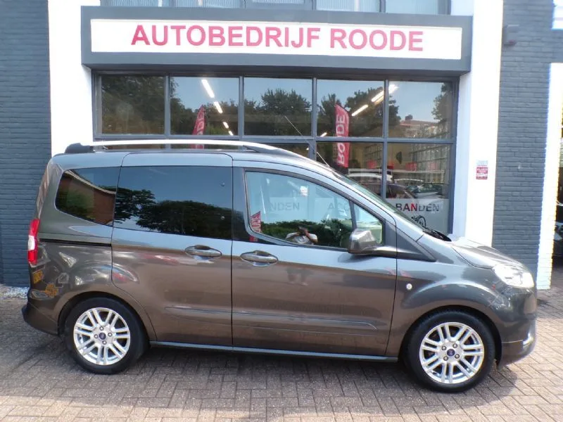 Ford Tourneo Courier (2019) — foto 1