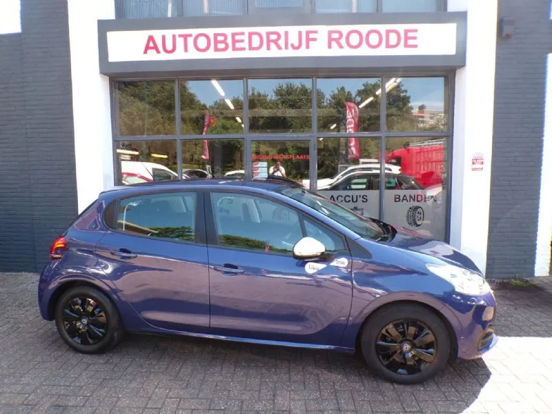 Peugeot 208 (2017) — foto 1
