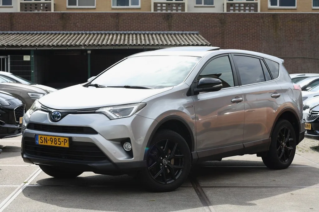 Toyota RAV4 (2018) — foto 1