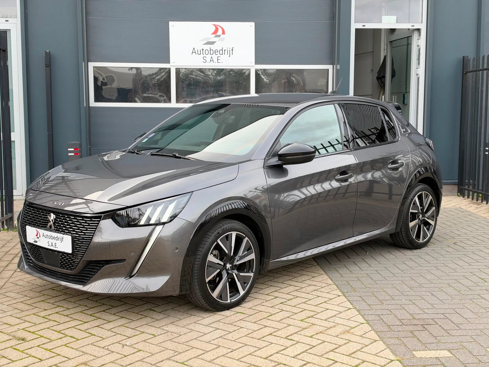 Peugeot 208 (2021) — foto 1