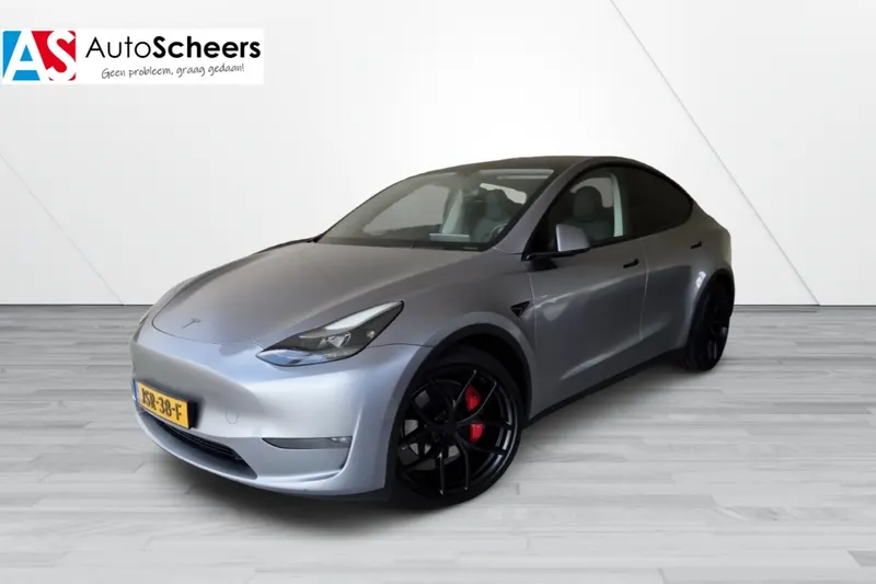 Tesla Model Y (2023)