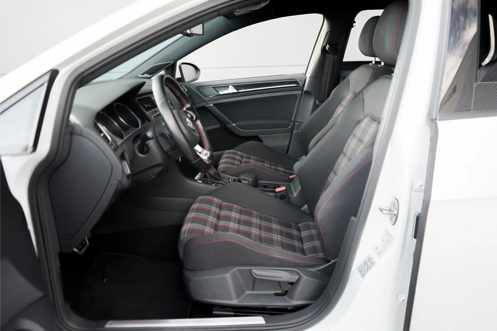 Volkswagen Golf (2015) — foto 1