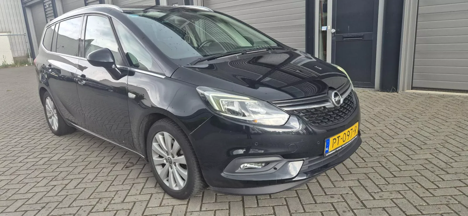 Opel Zafira (2017) — foto 1
