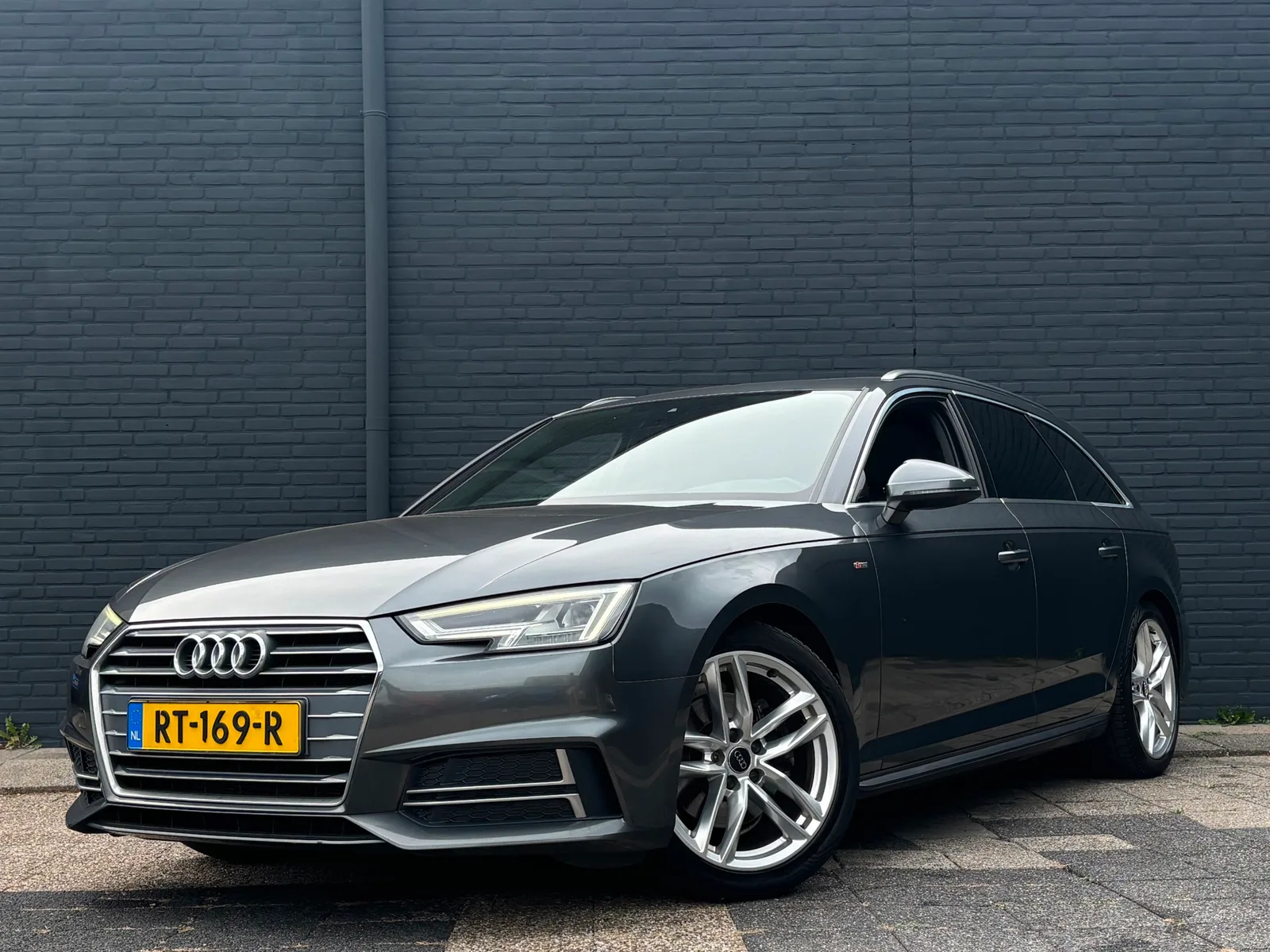 Audi A4 (2018) — foto 1