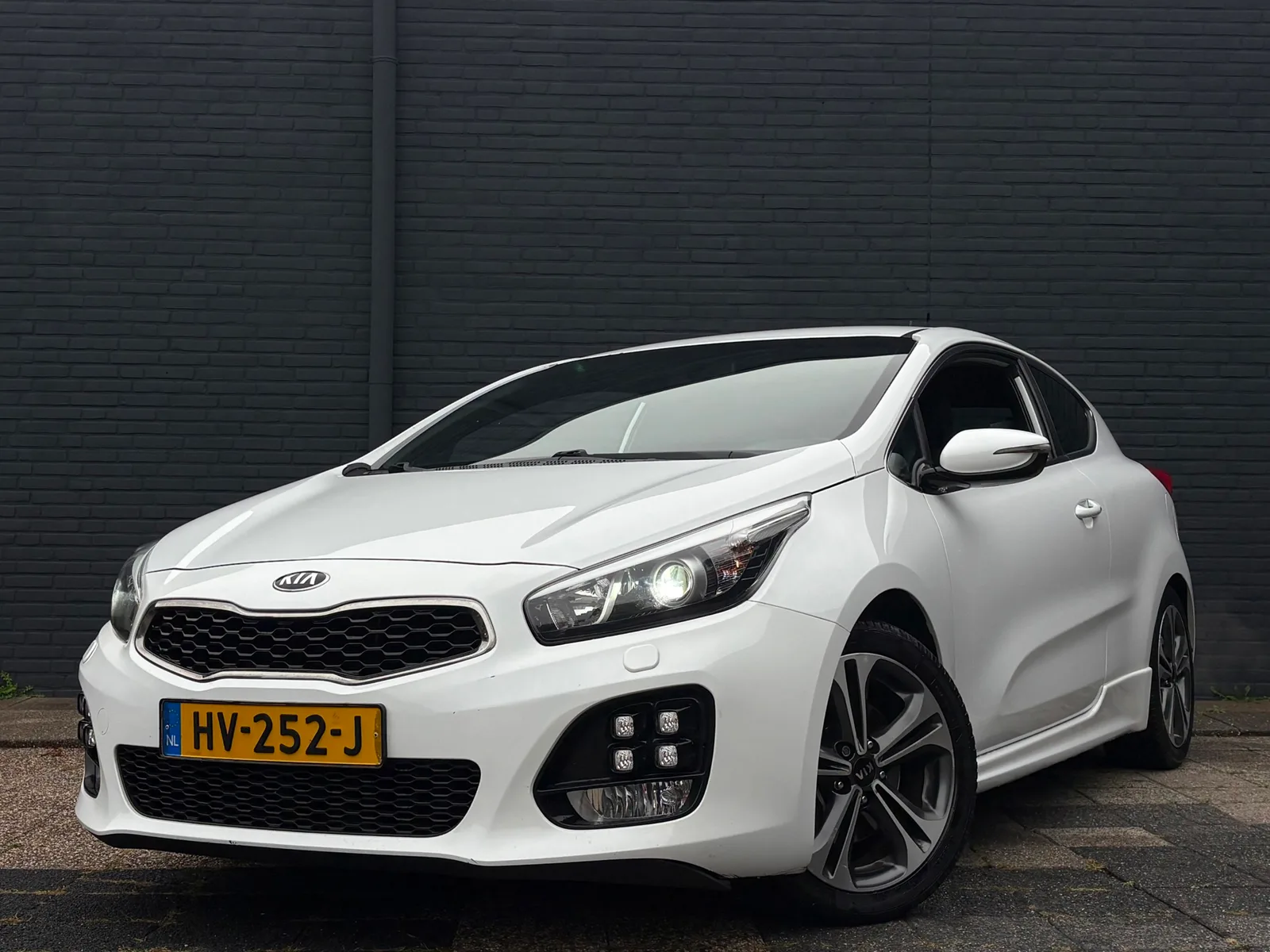 Kia Pro Cee'd (2016) — foto 1