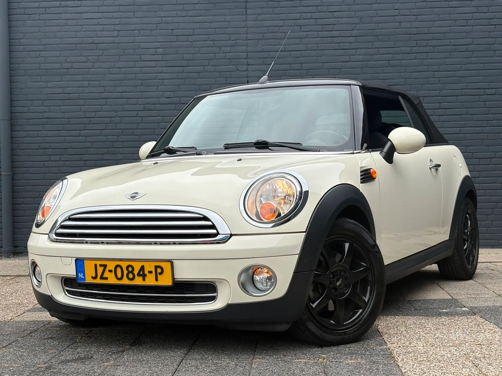 MINI Cabrio (2009) — foto 1