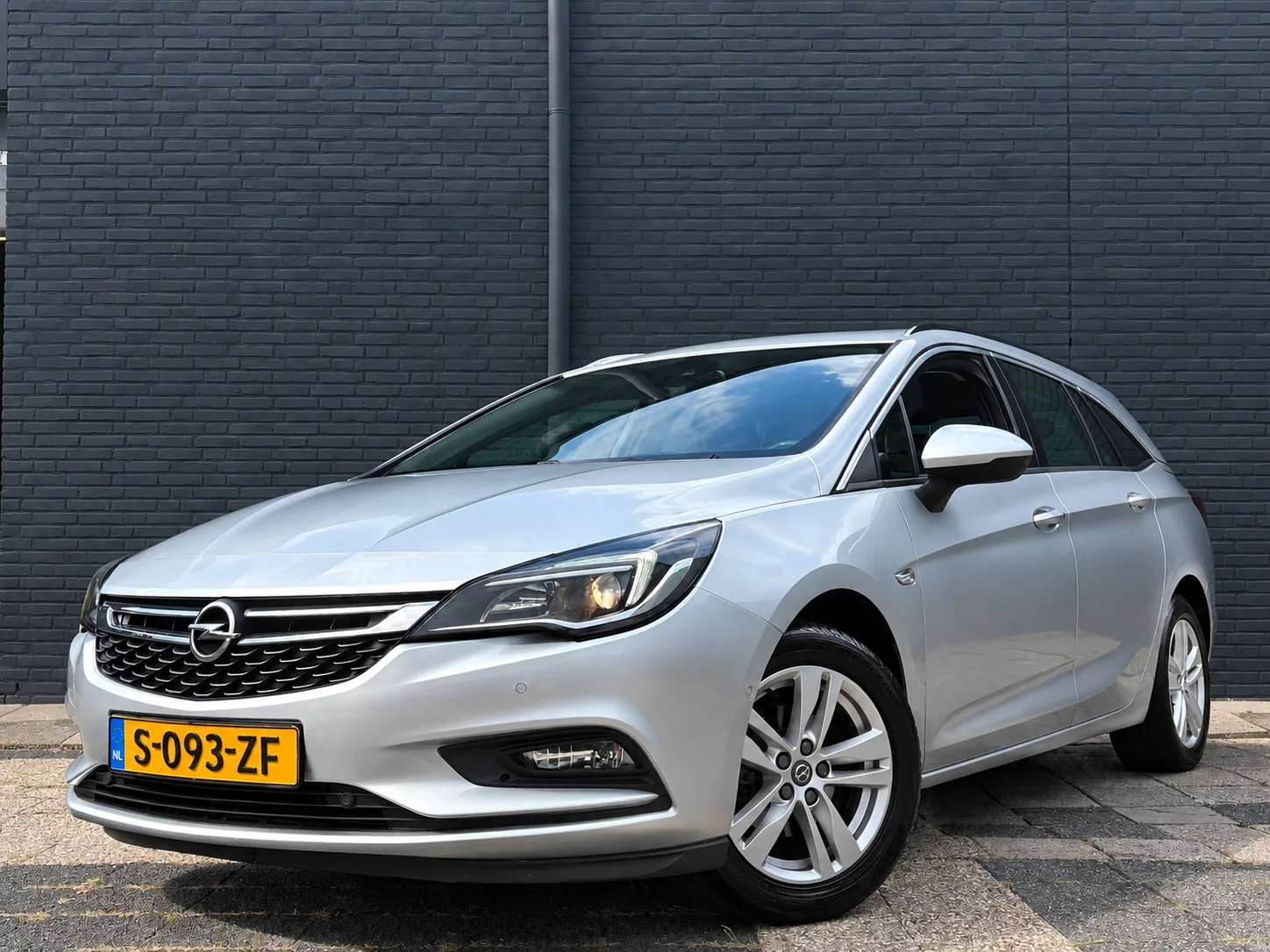 Opel Astra (2018) — foto 1