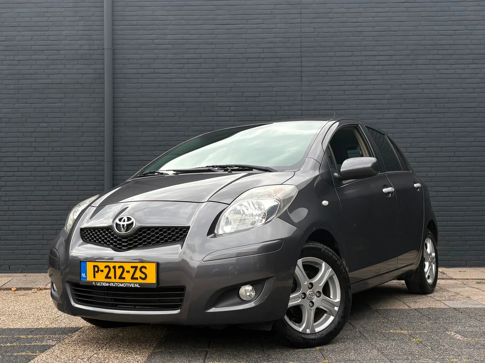 Toyota Yaris (2011) — foto 1