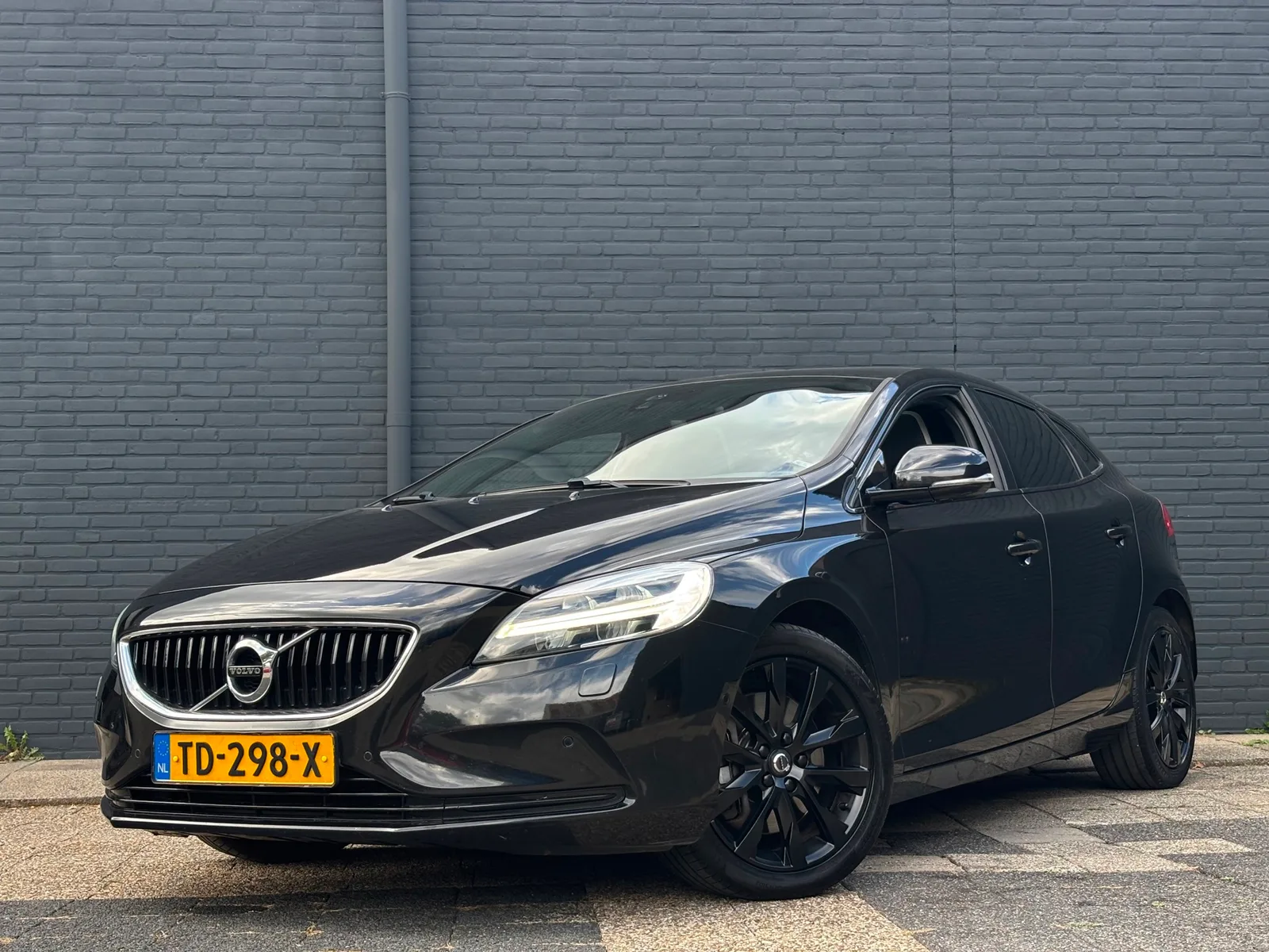 Volvo V40 (2018) — foto 1