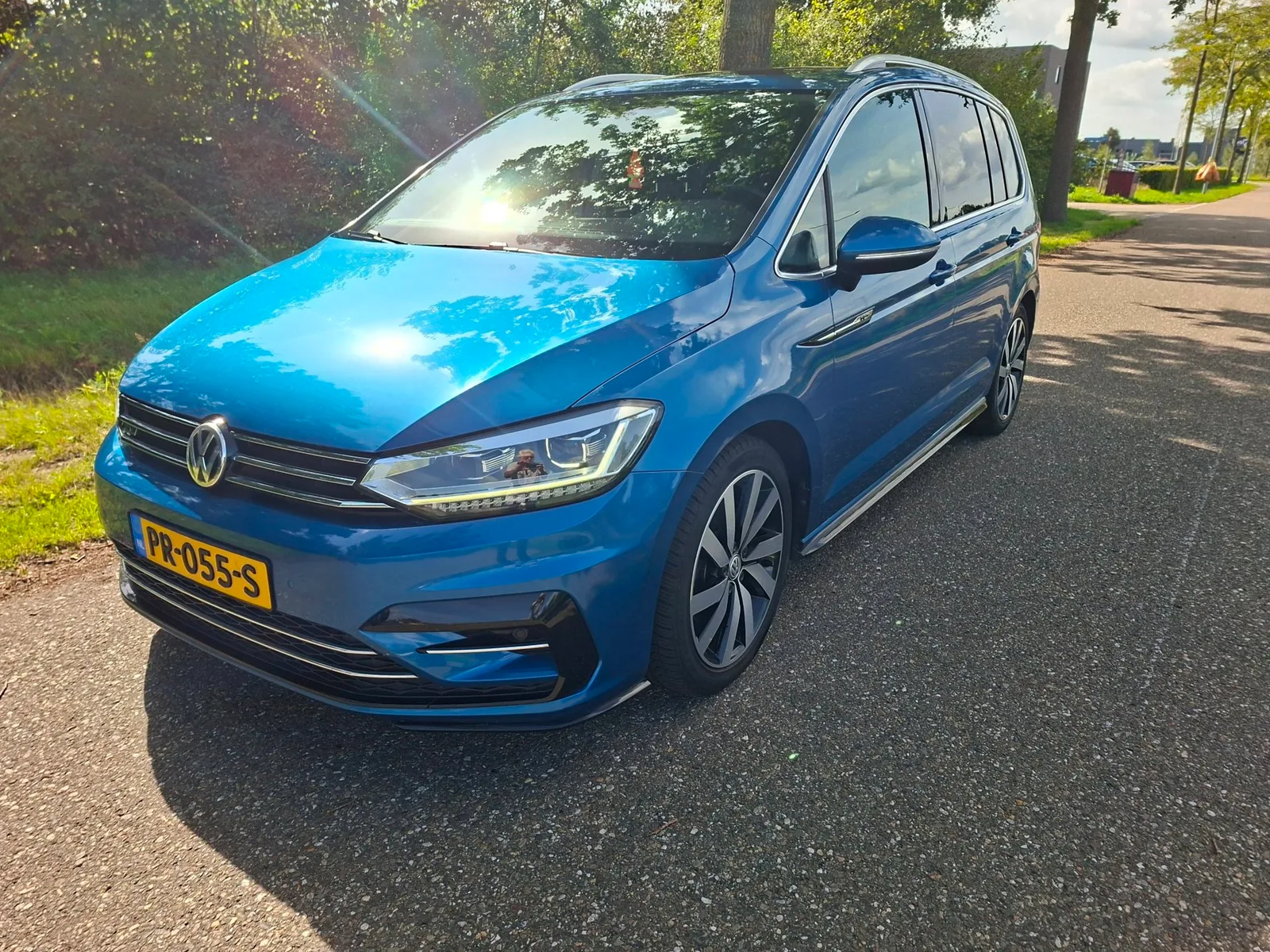 Volkswagen Touran (2017) — foto 1