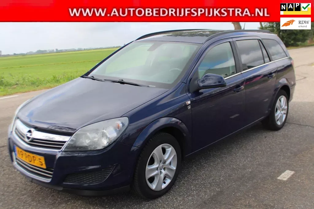 Opel Astra (2011) — foto 1