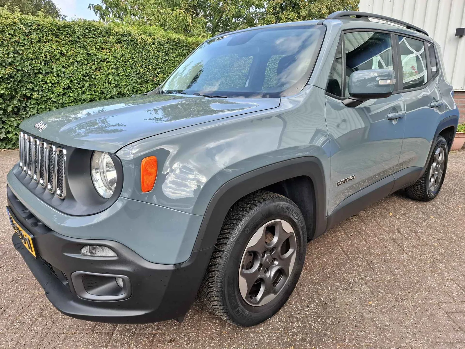 Jeep Renegade (2015) — foto 1