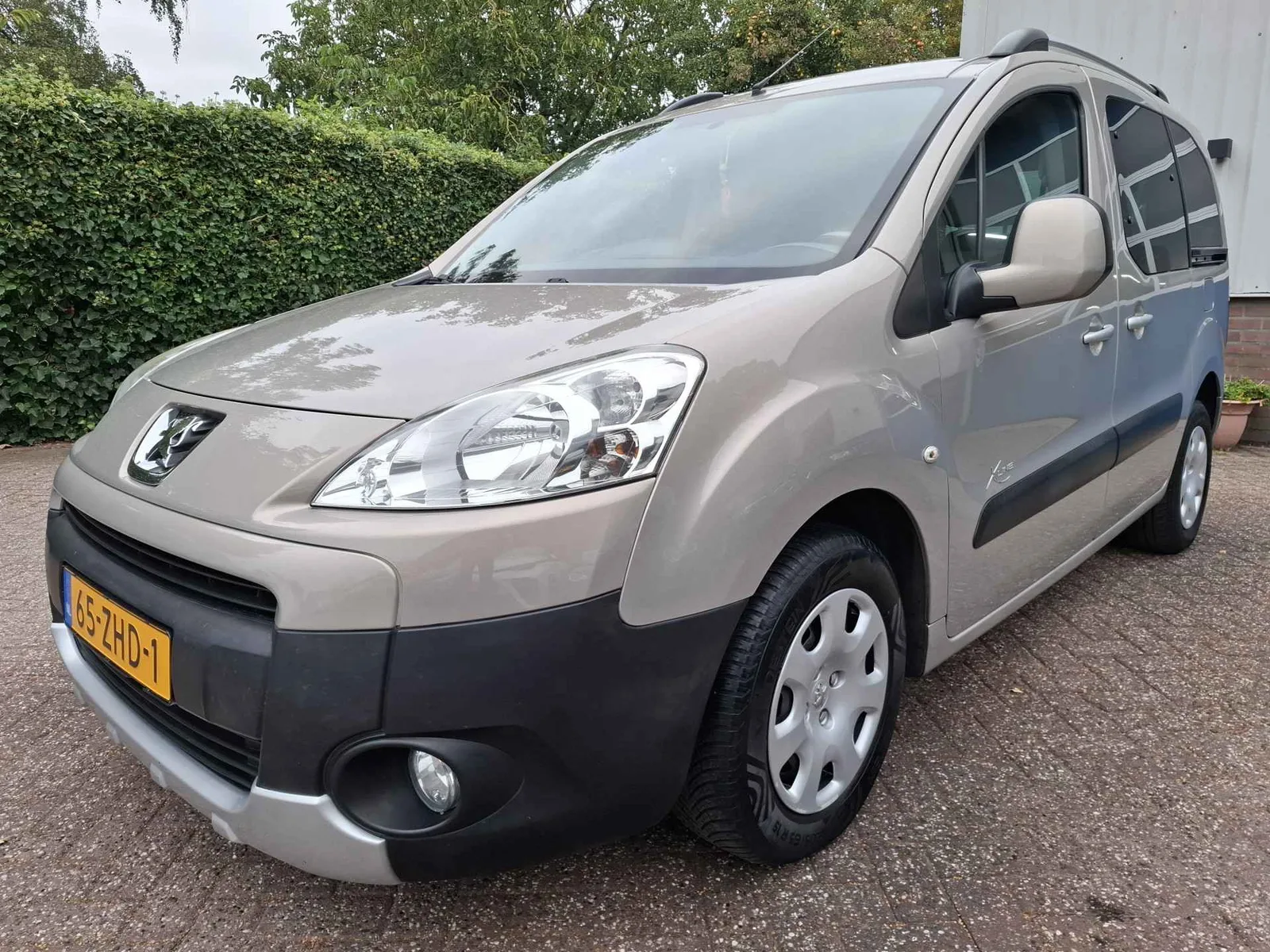 Peugeot Partner (2010) — foto 1