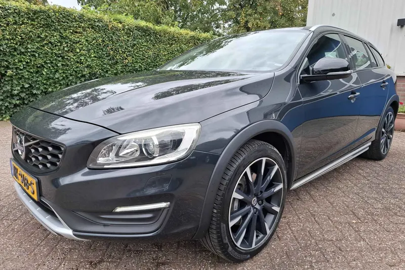 Volvo V60 Cross Country (2017)