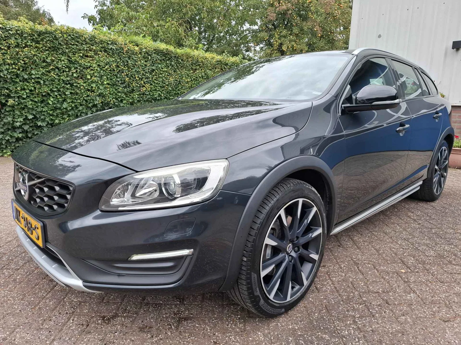 Volvo V60 Cross Country (2017) — foto 1