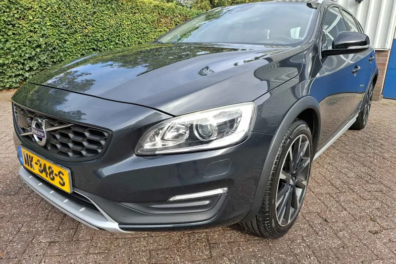 Volvo V60 Cross Country (2017)