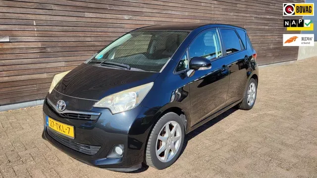 Toyota Verso S (2012) — foto 1