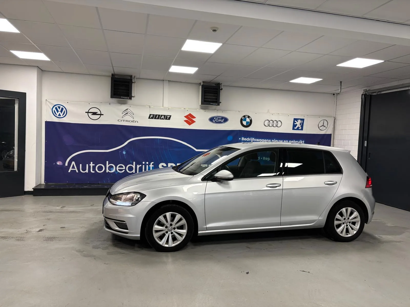 Volkswagen Golf (2019) — foto 1