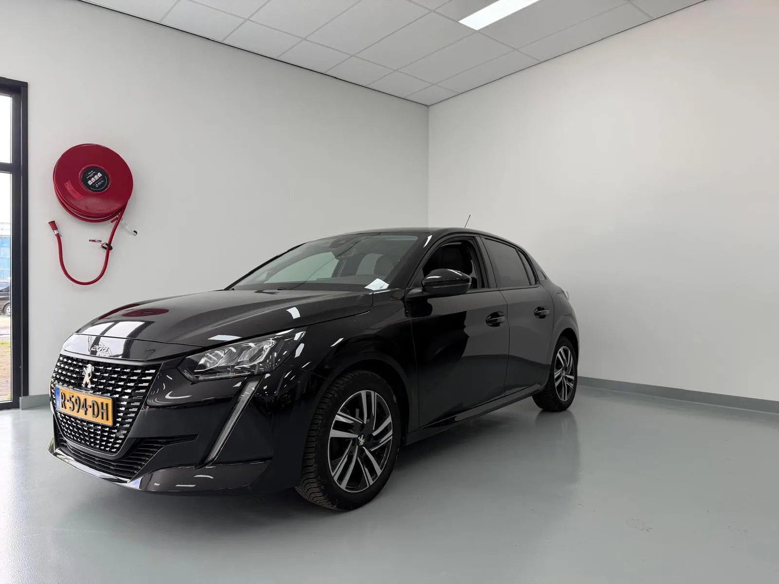 Peugeot 208 (2022) — foto 1