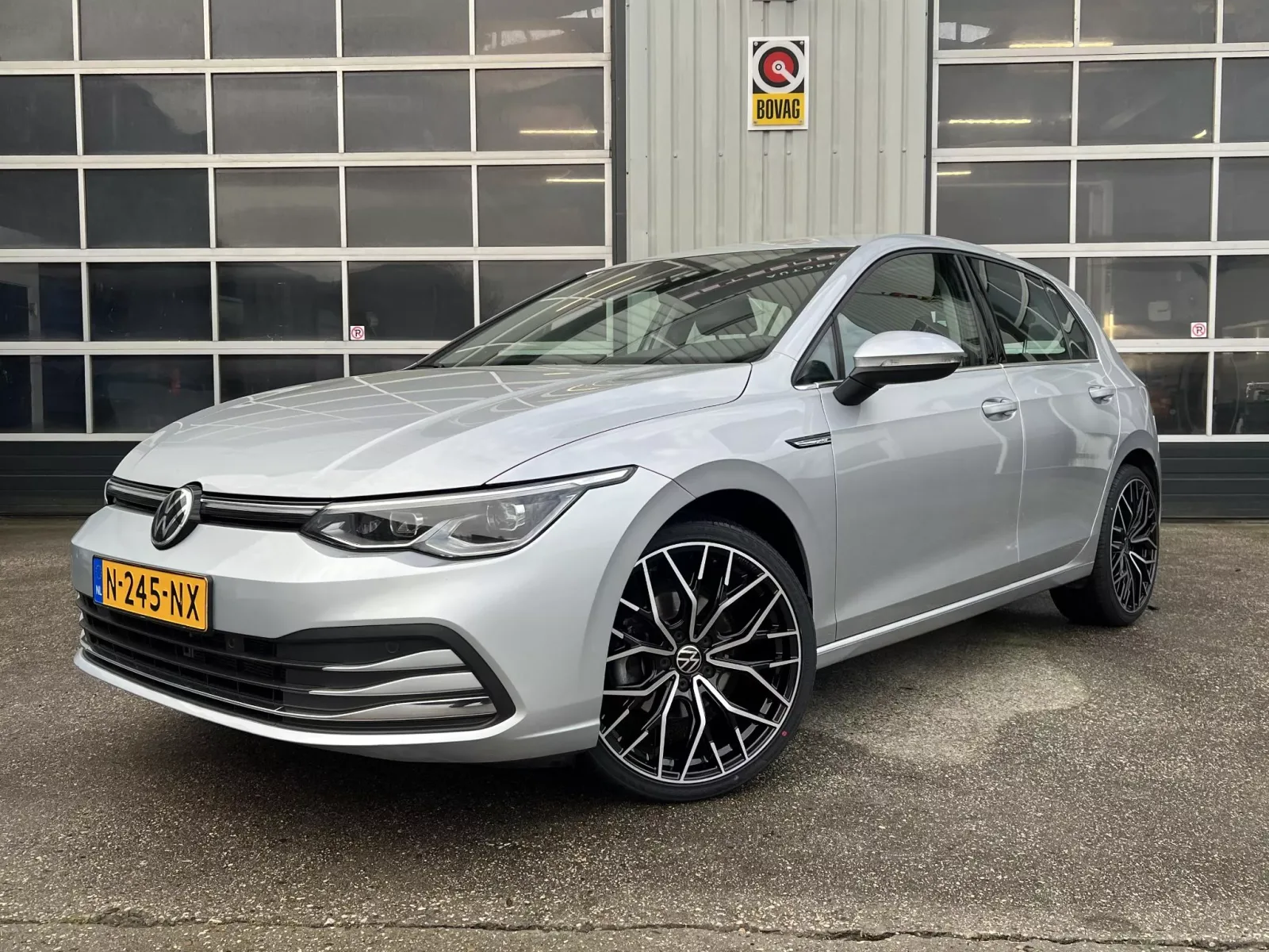 Volkswagen Golf (2021) — foto 1