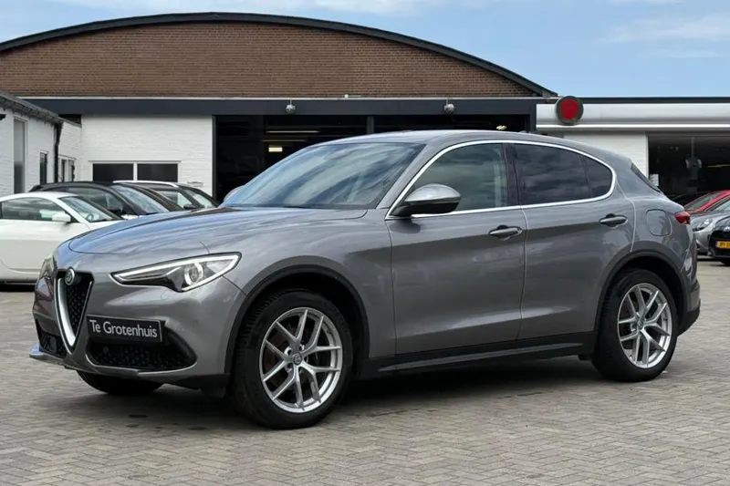 Alfa Romeo Stelvio (2017)