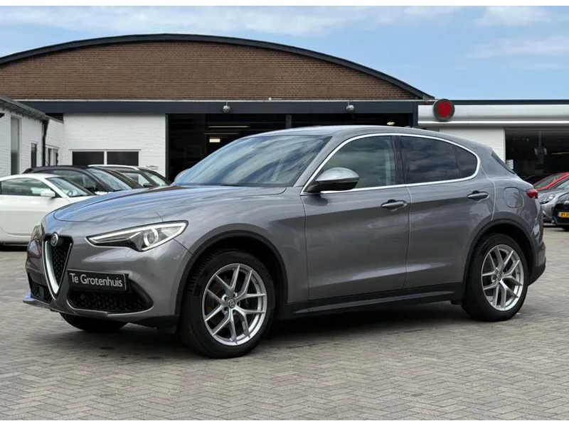 Alfa Romeo Stelvio (2017) — foto 1